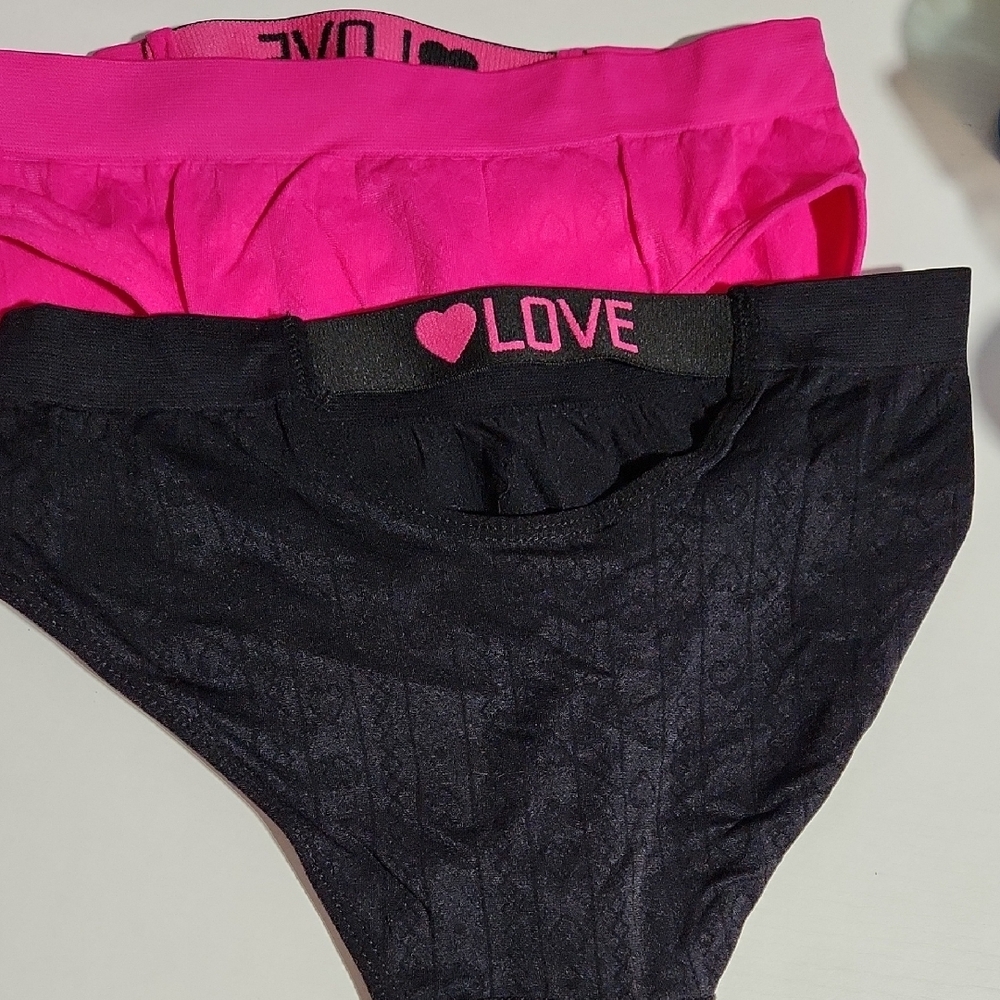 NWOT Womens Small LOVE Panties Black and Pink